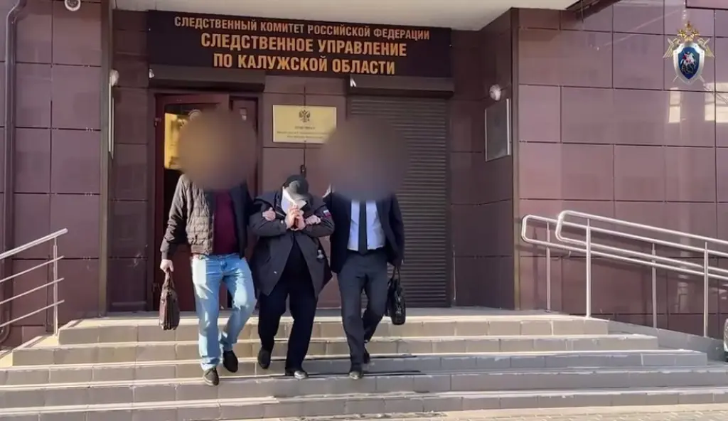 Директора Калугадорзаказчика подкупили двумя айфонами